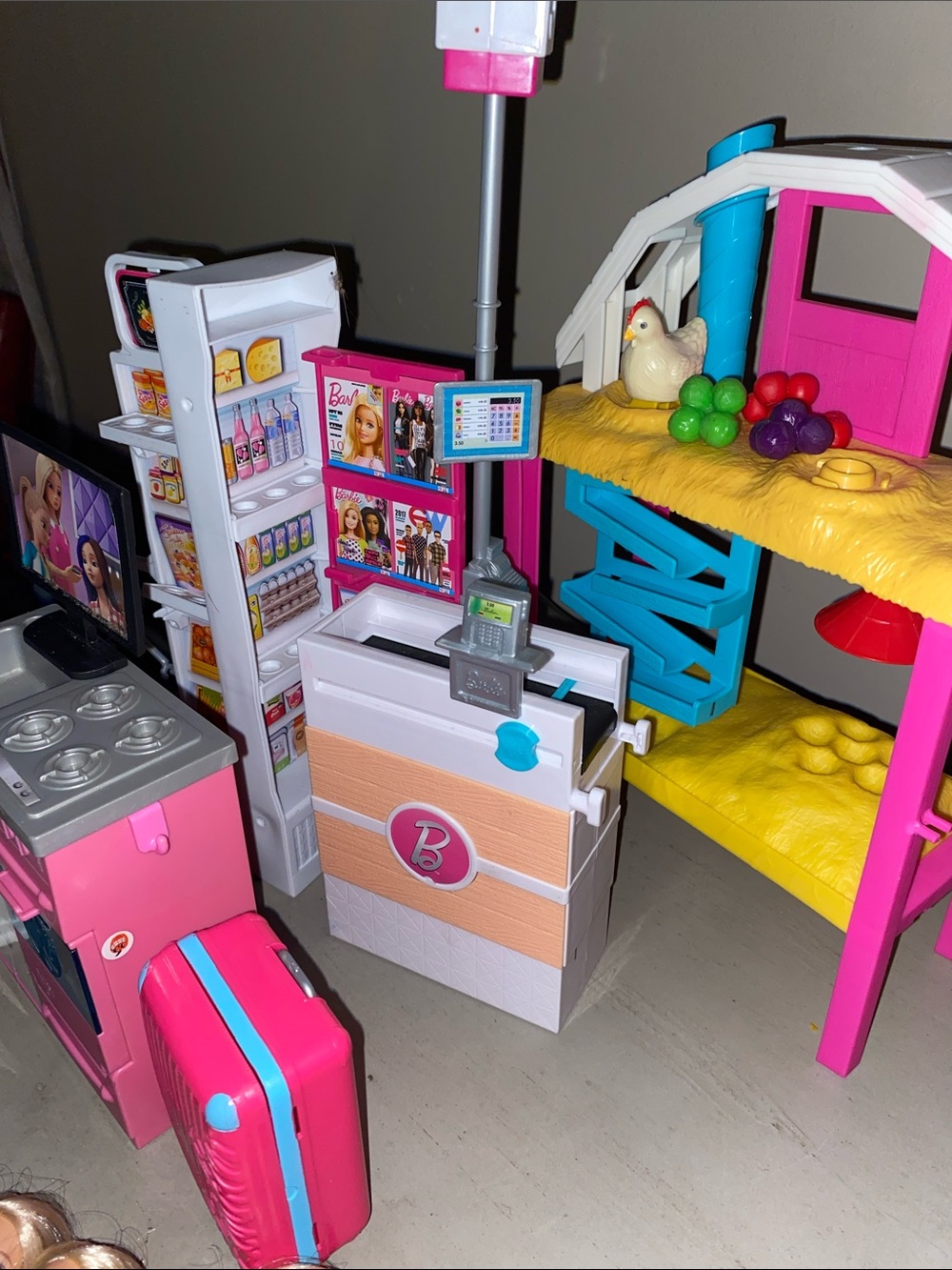 Lot of Barbie Toys, 🧸 well loved Grocery, Stove, Pets, Chelsea Dolls, Barn - Picture 5 of 12